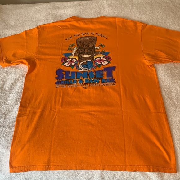 Sunset Grill and Raw Bar t-shirt XL orange - Picture 7 of 11